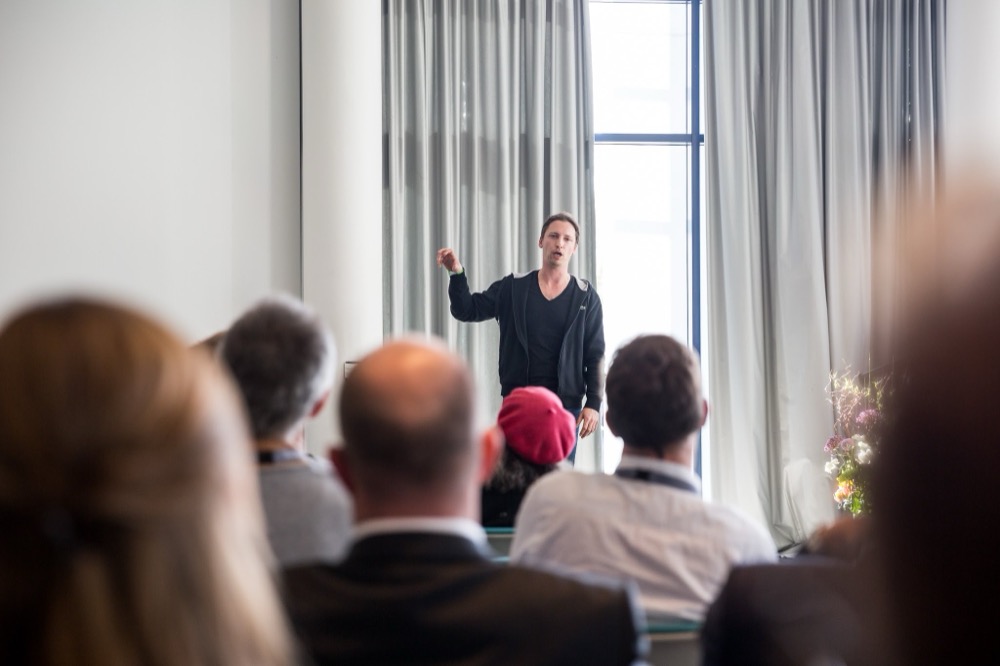 Manuel Dolderer speaking at alumni event