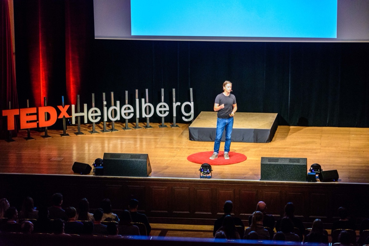 Manuel Dolderer on the TEDxHeidelberg stage